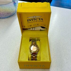 Never worn Invicta women’s diver watch!